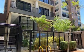 58 New Studio W/ Balcony, Fast Wifi And Movie Screen!